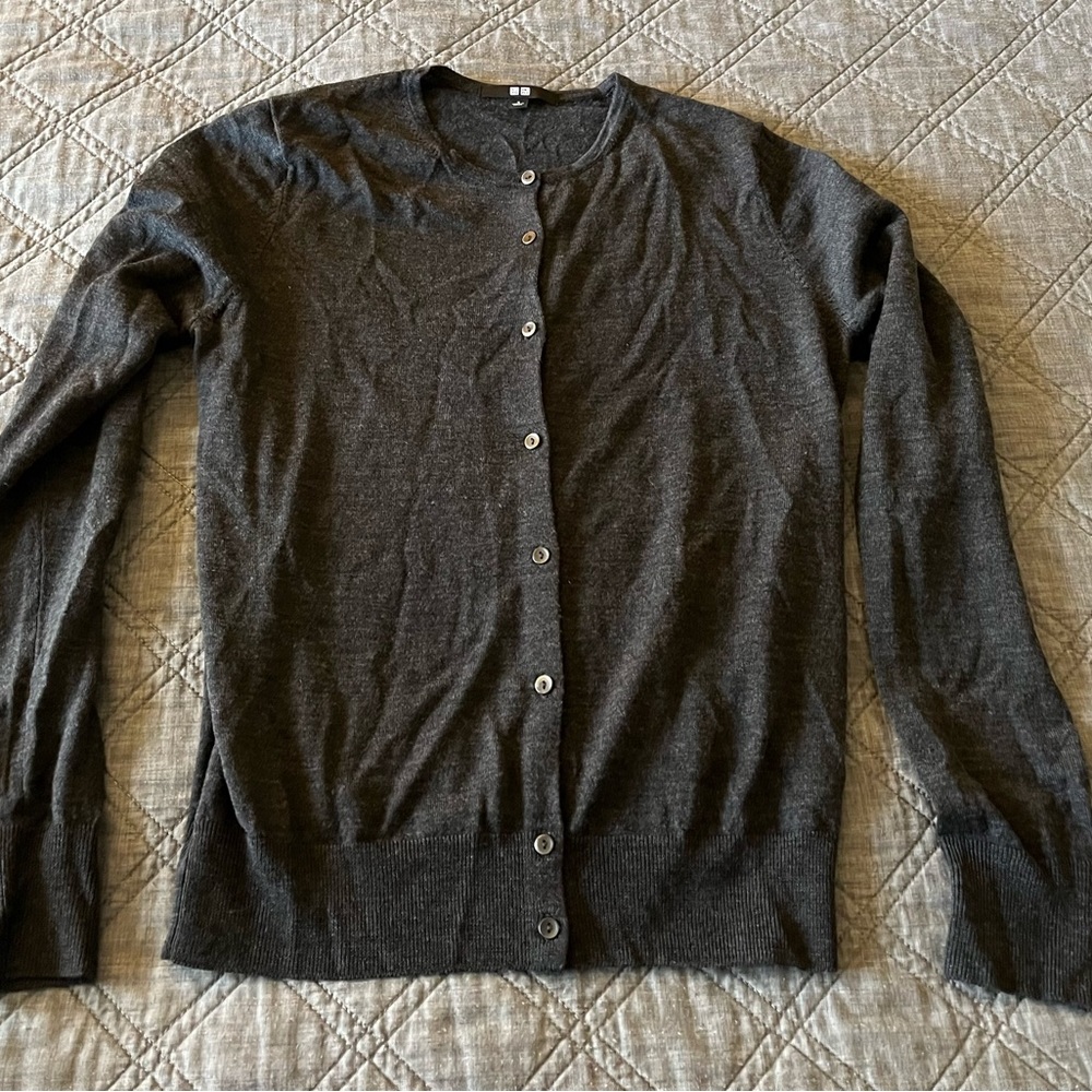 Uniqlo, Womens size S, gray cardigan
